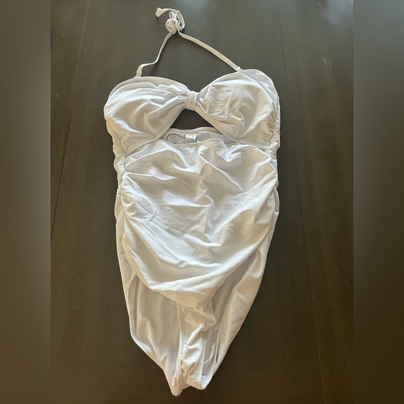 NWT Elegant White Swimsuit with cut out design size large - Picture 1 of 3